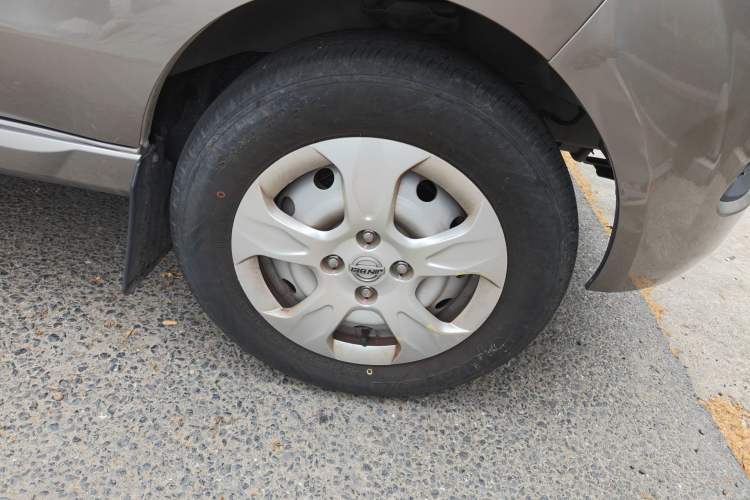Used Jinbei New Hiace X30L 2022 1.5L Wealth Edition Non-Air-Conditioned Bus China VI Standard SWC15M Right Front Wheel Hub