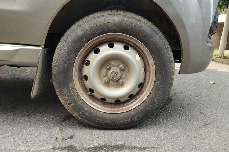 Used Jinbei New Hiace X30L 2022 1.5L Super Enjoyment Edition Air-Conditioning-Free Van China VI Standard SWC15M Right Front Wheel Hub