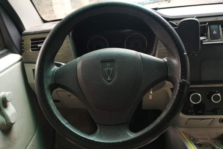 Used Jinbei New Hiace X30L 2022 1.5L Super Enjoyment Edition Air-Conditioning-Free Van China VI Standard SWC15M Steering Wheel