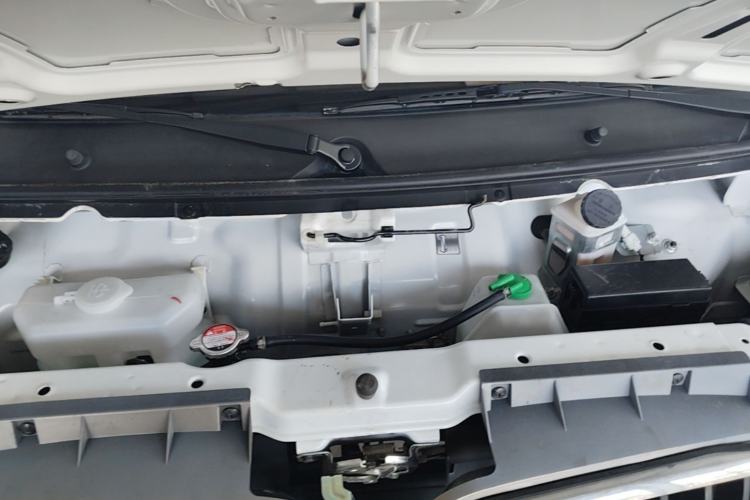 Used Jinbei New Hiace X30L 2022 1.5L Wealth Edition Air-Conditioning-Free Van China VI Standard SWC15M Engine Bay