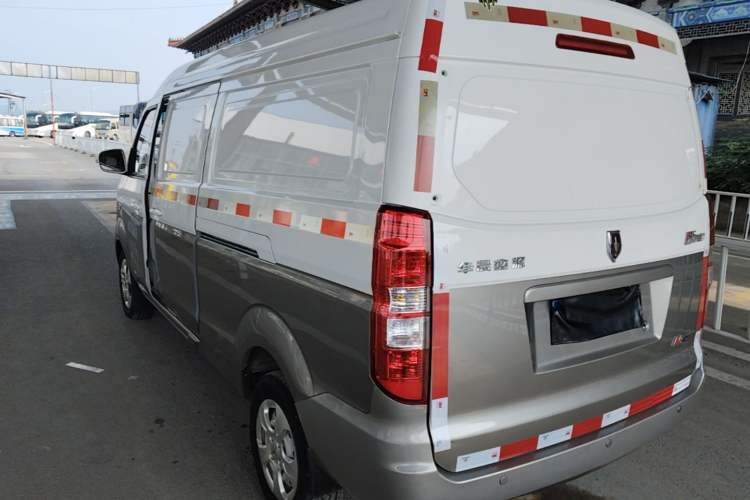 Used Jinbei New Hiace X30L 2022 1.5L Wealth Edition Air-Conditioning-Free Van China VI Standard SWC15M Exterior 2