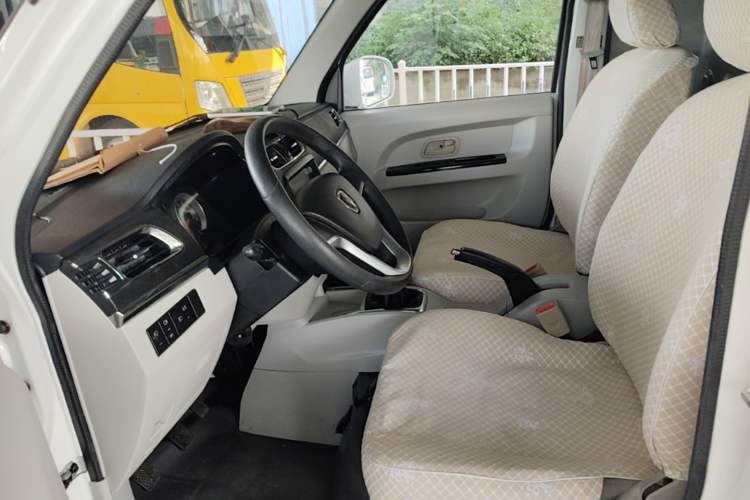 Used Jinbei New Hiace X30L 2022 1.5L Wealth Edition Air-Conditioning-Free Van China VI Standard SWC15M Left Front Seat