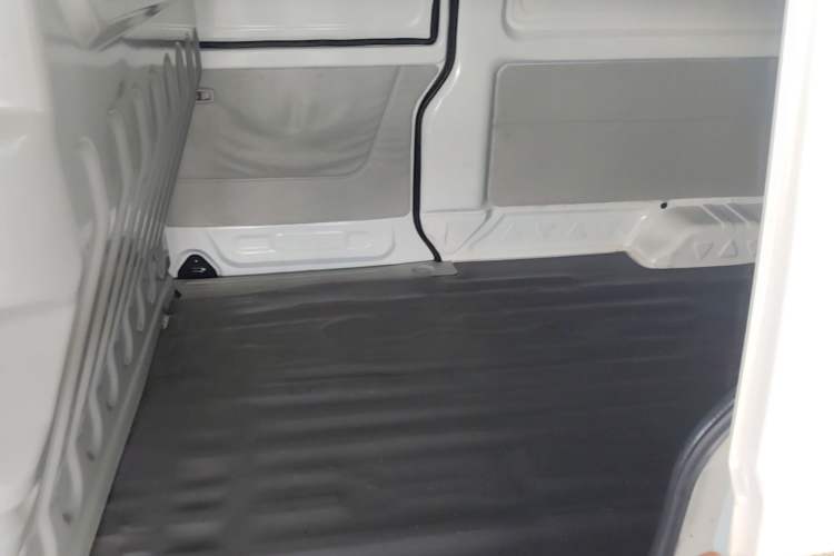 Used Jinbei New Hiace X30L 2022 1.5L Wealth Edition Air-Conditioning-Free Van China VI Standard SWC15M Left Rear Seat