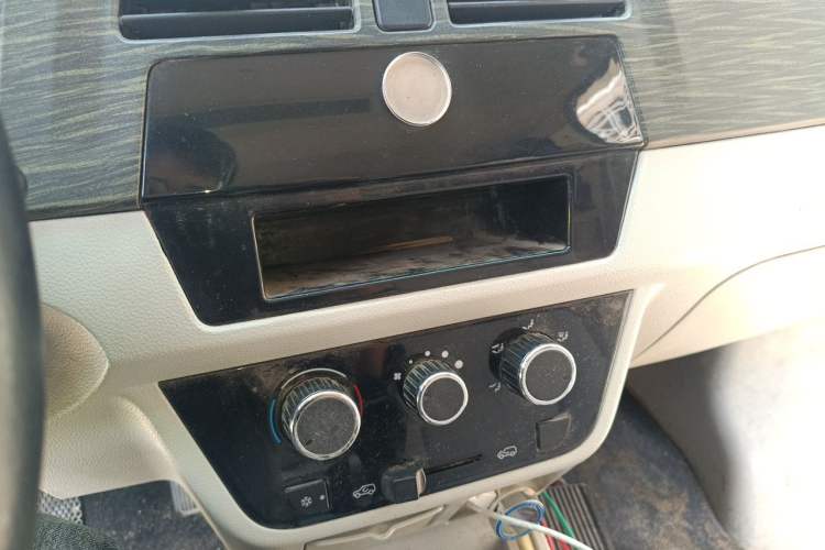 Used Jinbei New Hiace X30L 2022 1.5L Luxury Central Air-Conditioned Coach China VI Standard SWC15M Audio And AC Panel