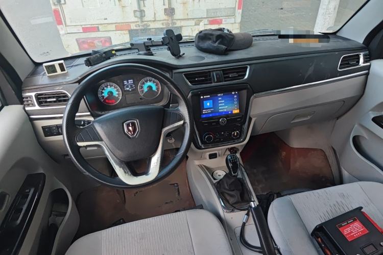 Used Jinbei New Hiace X30L 2022 1.5L Wealth Edition Non-Air-Conditioned Bus China VI Standard SWC15M Center Console