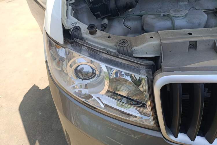 Used Jinbei New Hiace X30L 2022 1.5L Luxury Central Air-Conditioned Coach China VI Standard SWC15M Right Front Headlight