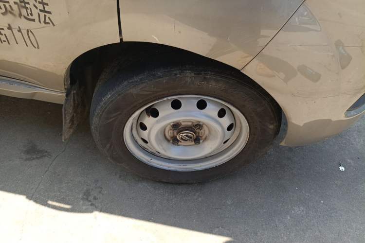 Used Jinbei New Hiace X30L 2022 1.5L Luxury Central Air-Conditioned Coach China VI Standard SWC15M Right Front Wheel Hub