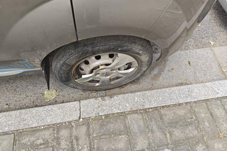 Used Jinbei New Hiace X30L 2022 1.5L Wealth Edition Non-Air-Conditioned Bus China VI Standard SWC15M Right Front Wheel Hub