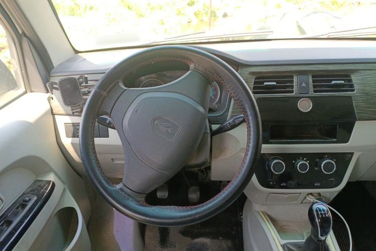 Used Jinbei New Hiace X30L 2022 1.5L Luxury Central Air-Conditioned Coach China VI Standard SWC15M Steering Wheel