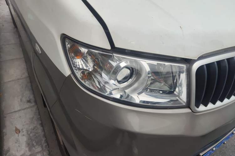 Used Jinbei New Hiace X30L 2022 1.5L Super-Comfort Edition Air-Conditioning-Free Bus China VI Standard SWC15M Right Front Headlight