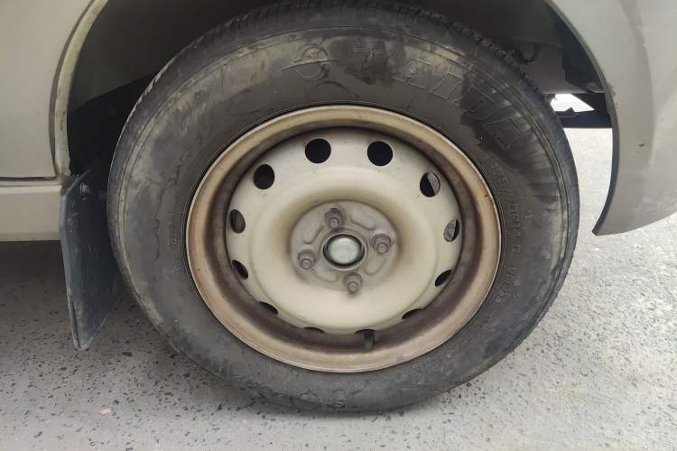 Used Jinbei New Hiace X30L 2022 1.5L Super-Comfort Edition Air-Conditioning-Free Bus China VI Standard SWC15M Right Front Wheel Hub
