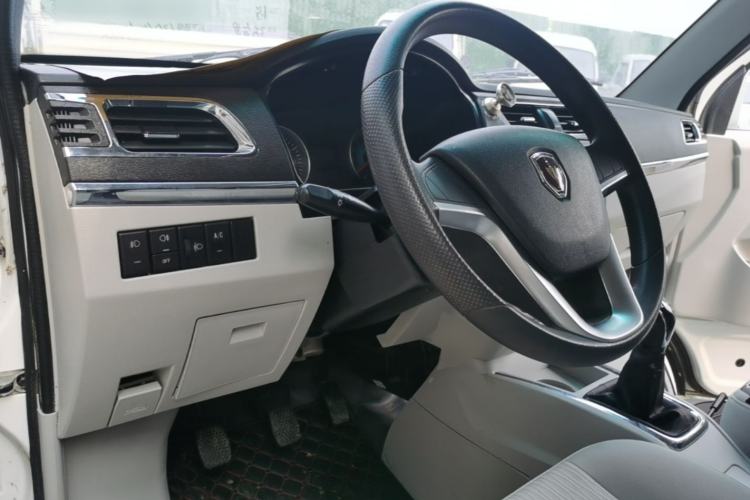 Used Jinbei New Hiace X30L 2022 1.5L Super-Comfort Edition Air-Conditioning-Free Bus China VI Standard SWC15M Center Console