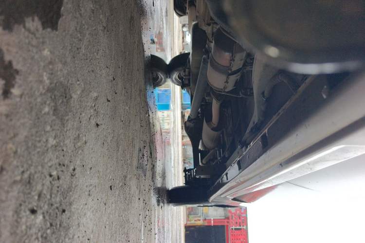 Used Jinbei New Hiace X30L 2022 1.5L Luxury Central Air-Conditioned Coach China VI Standard SWC15M Chassis Front Left