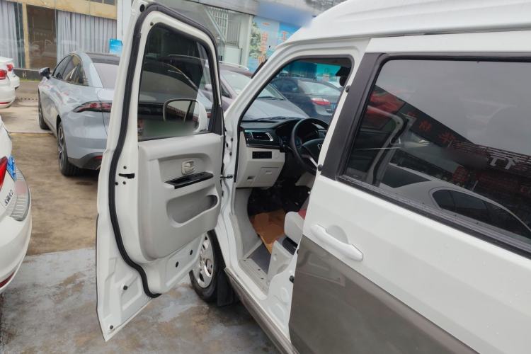 Used Jinbei New Hiace X30L 2022 1.5L Luxury Central Air-Conditioned Coach China VI Standard SWC15M Driver Seat