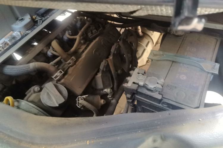 Used Jinbei New Hiace X30L 2022 1.5L Wealth Edition Air-Conditioning-Free Van China VI Standard SWC15M Engine Bay Left