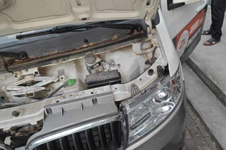 Used Jinbei New Hiace X30L 2022 1.5L Wealth Edition Non-Air-Conditioned Bus China VI Standard SWC15M Engine Bay Left