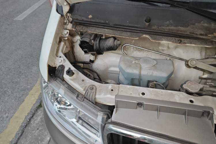 Used Jinbei New Hiace X30L 2022 1.5L Wealth Edition Non-Air-Conditioned Bus China VI Standard SWC15M Engine Bay Right