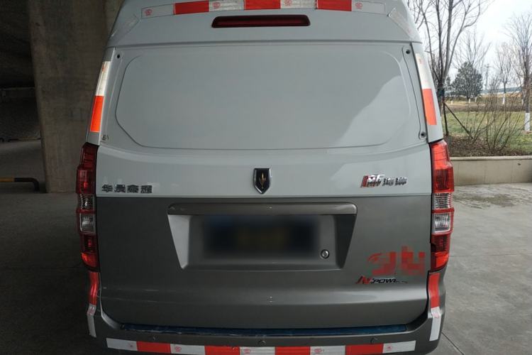 Used Jinbei New Hiace X30L 2022 1.5L Wealth Edition Air-Conditioning-Free Van China VI Standard SWC15M Exterior 4