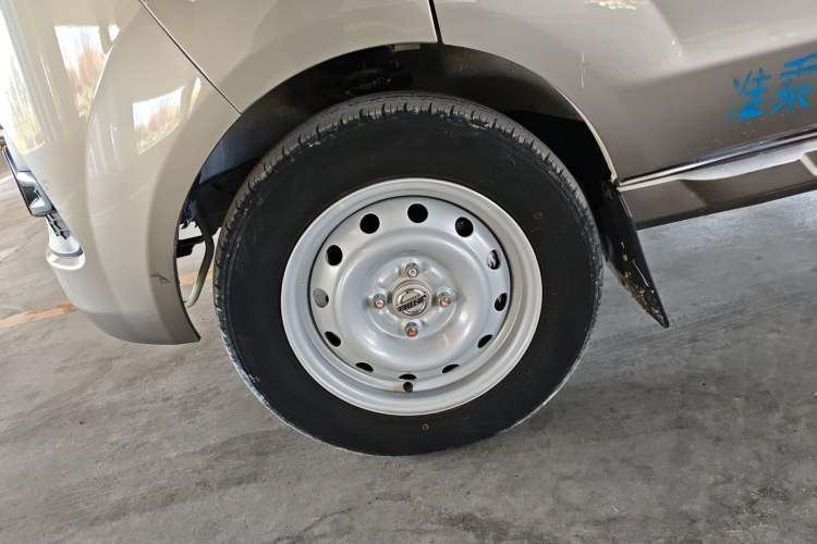 Used Jinbei New Hiace X30L 2022 1.5L Super Enjoyment Edition Air-Conditioning-Free Van China VI Standard SWC15M Exterior 4