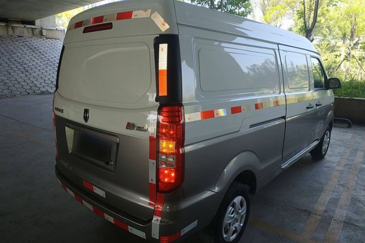 Used Jinbei New Hiace X30L 2022 1.5L Super Enjoyment Edition Air-Conditioning-Free Van China VI Standard SWC15M Exterior 4