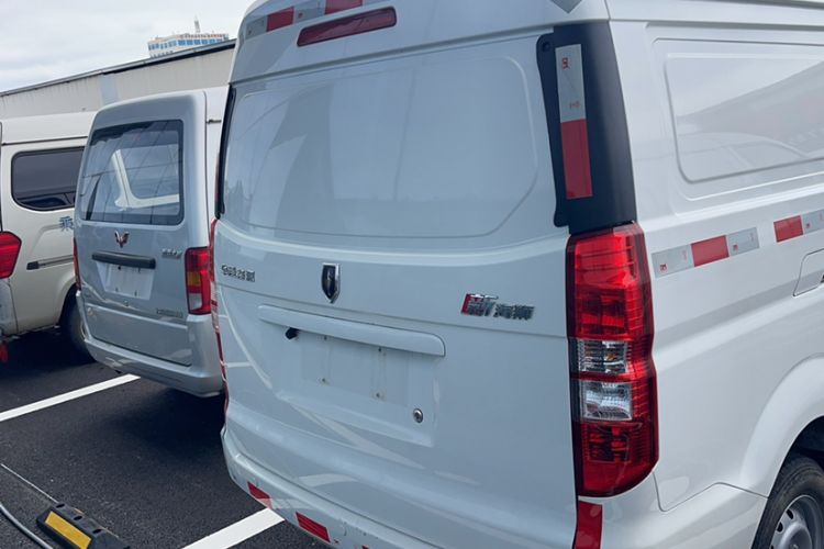 Used Jinbei New Hiace X30L 2022 1.5L Super Enjoyment Edition Air-Conditioning-Free Van China VI Standard SWC15M Exterior 4