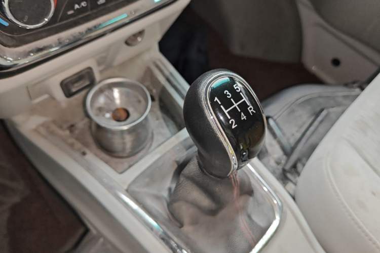 Used Jinbei New Hiace X30L 2022 1.5L Wealth Edition Non-Air-Conditioned Bus China VI Standard SWC15M Gear Lever