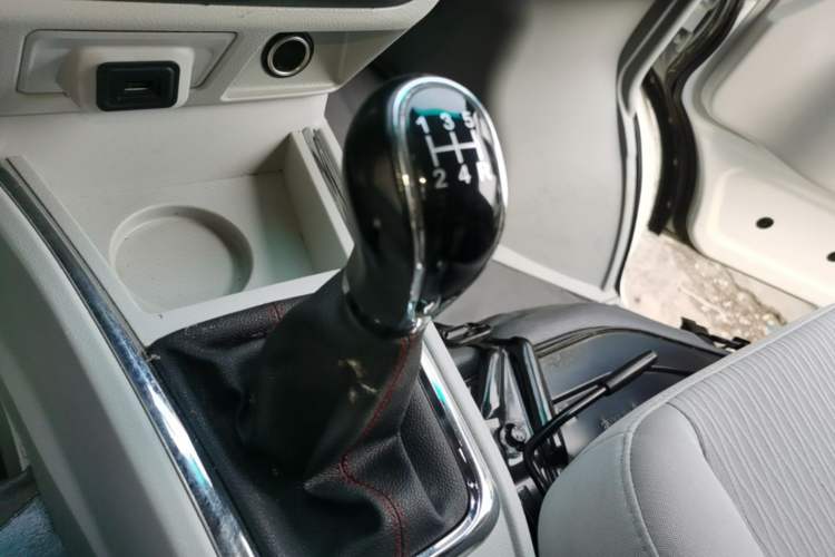 Used Jinbei New Hiace X30L 2022 1.5L Super-Comfort Edition Air-Conditioning-Free Bus China VI Standard SWC15M Gear Lever