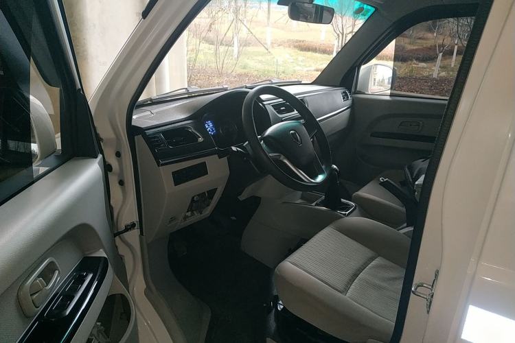 Used Jinbei New Hiace X30L 2022 1.5L Wealth Edition Air-Conditioning-Free Van China VI Standard SWC15M Interior 3