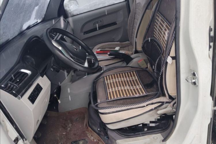 Used Jinbei New Hiace X30L 2022 1.5L Wealth Edition Air-Conditioning-Free Van China VI Standard SWC15M Interior 3
