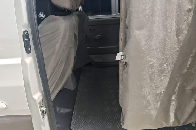 Used Jinbei New Hiace X30L 2022 1.5L Wealth Edition Non-Air-Conditioned Bus China VI Standard SWC15M Interior 3
