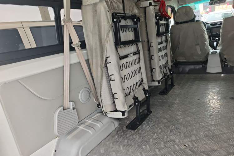 Used Jinbei New Hiace X30L 2022 1.5L Wealth Edition Non-Air-Conditioned Bus China VI Standard SWC15M Interior 5