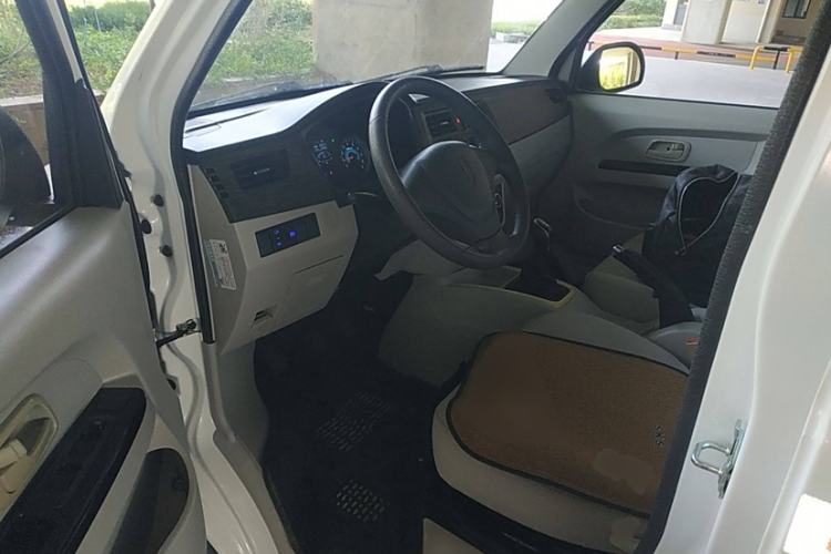 Used Jinbei New Hiace X30L 2022 1.5L Super Enjoyment Edition Air-Conditioning-Free Van China VI Standard SWC15M Interior 6