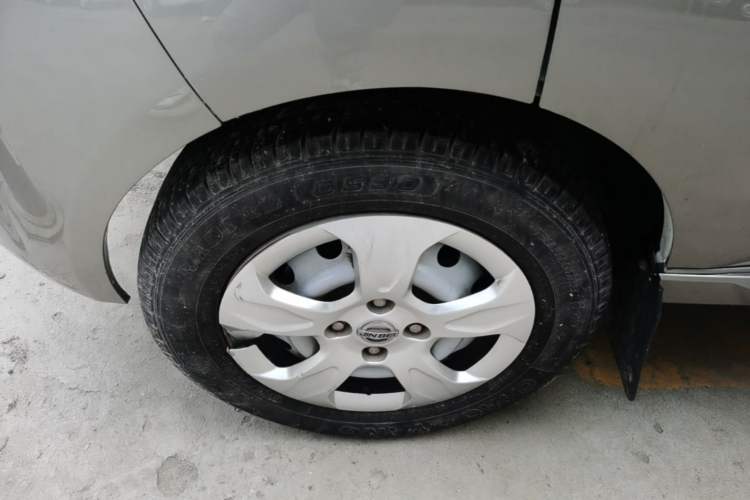 Used Jinbei New Hiace X30L 2022 1.5L Super-Comfort Edition Air-Conditioning-Free Bus China VI Standard SWC15M Left Front Wheel Hub
