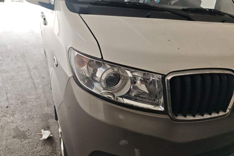 Used Jinbei New Hiace X30L 2022 1.5L Wealth Edition Non-Air-Conditioned Bus China VI Standard SWC15M Right Front Headlight