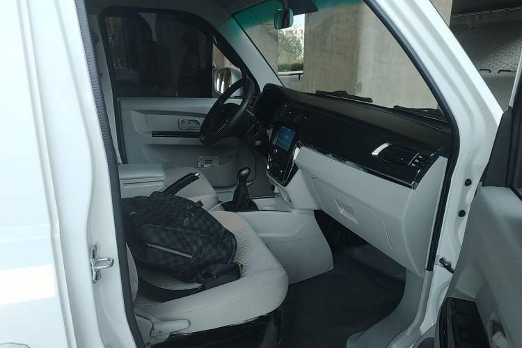 Used Jinbei New Hiace X30L 2022 1.5L Wealth Edition Air-Conditioning-Free Van China VI Standard SWC15M Right Front Seat