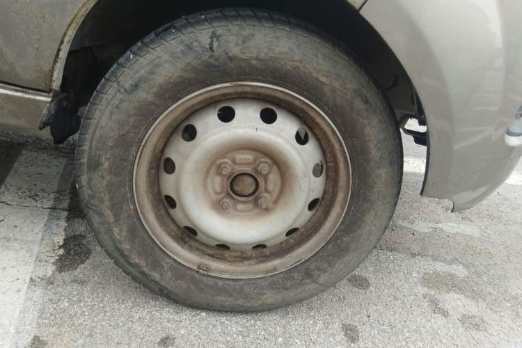 Used Jinbei New Hiace X30L 2022 1.5L Super-Comfort Edition Air-Conditioning-Free Bus China VI Standard SWC15M Right Front Wheel Hub