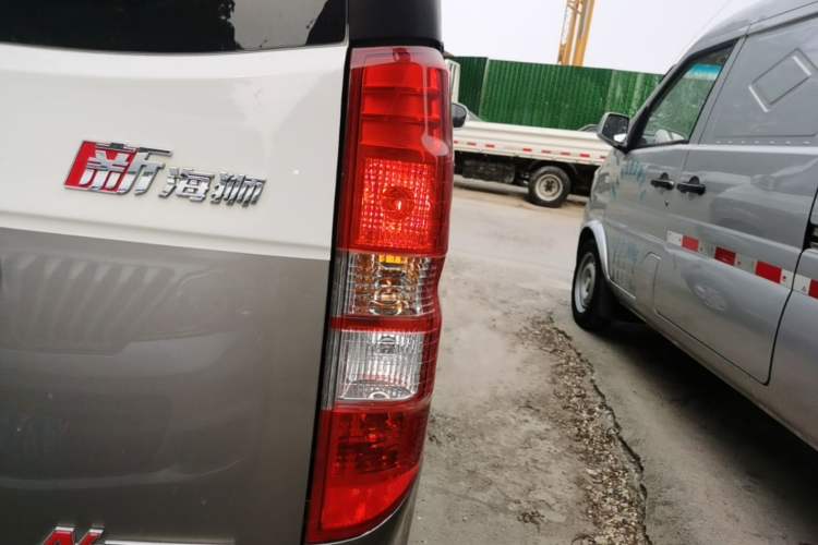 Used Jinbei New Hiace X30L 2022 1.5L Super-Comfort Edition Air-Conditioning-Free Bus China VI Standard SWC15M Right Rear Taillight