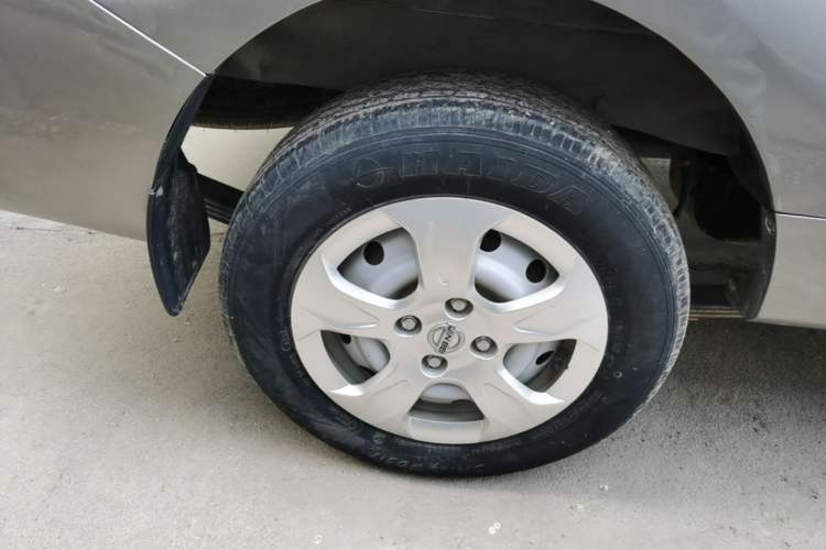 Used Jinbei New Hiace X30L 2022 1.5L Super-Comfort Edition Air-Conditioning-Free Bus China VI Standard SWC15M Right Rear Wheel Hub