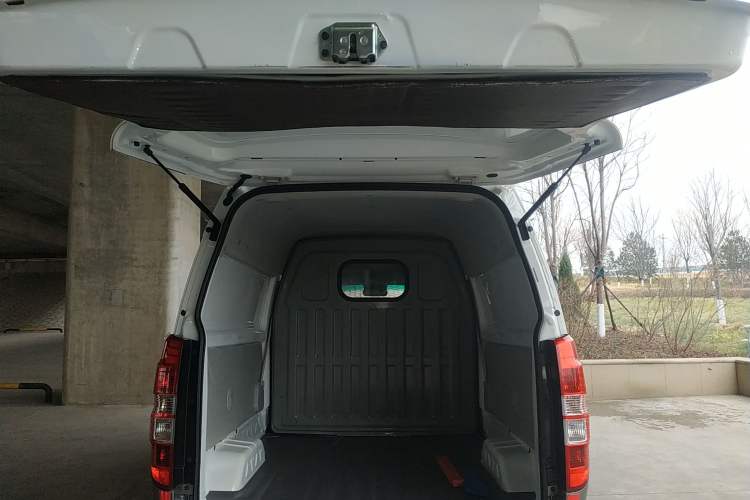 Used Jinbei New Hiace X30L 2022 1.5L Wealth Edition Air-Conditioning-Free Van China VI Standard SWC15M Trunk