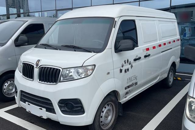 Used Jinbei New Hiace X30L 2022 1.5L Super Enjoyment Edition Air-Conditioning-Free Van China VI Standard SWC15M