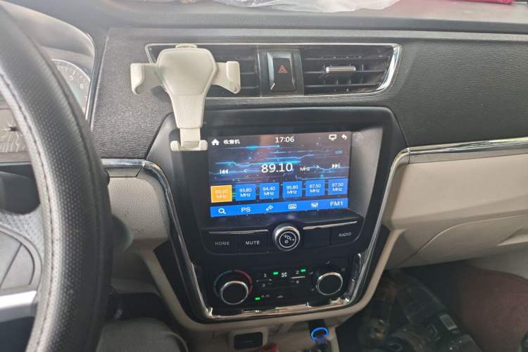Used Jinbei New Hiace X30L 2023 1.5L Wealth Edition Van 2/5-Seater Air-Conditioned Model SWC15M Audio And AC Panel