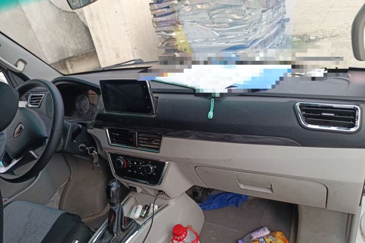 Used Jinbei New Hiace X30L 2023 1.5L Wealth Edition Van 2/5 Seats Non-Air-Conditioned Version SWC15M Center Console