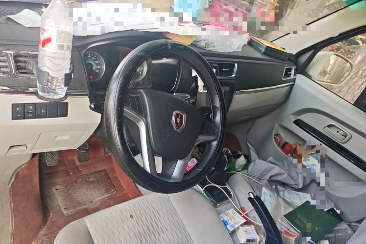 Used Jinbei New Hiace X30L 2023 1.5L Wealth Edition Van 2/5-Seater Air-Conditioned Model SWC15M Center Console