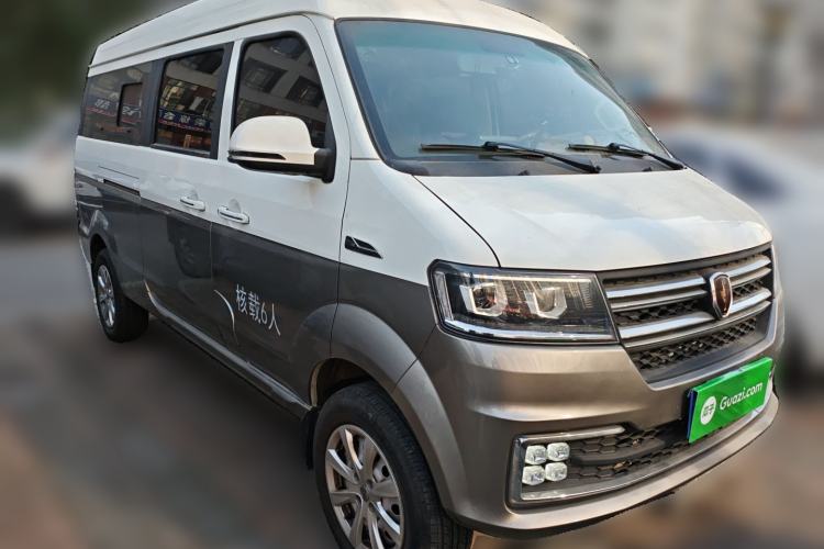 Used Jinbei New Hiace X30L 2023 1.5L Wealth Edition Passenger Van 5/6/7-Seater Central Air Conditioning Version SWC15M Front Right 45 Deg