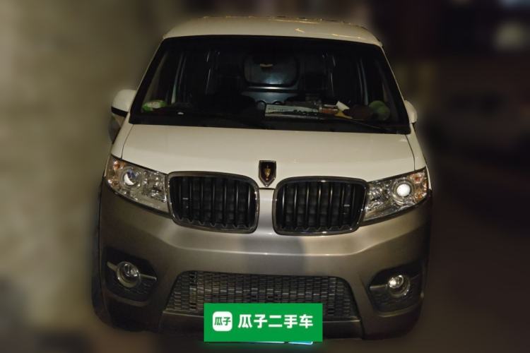 Used Jinbei New Hiace X30L 2023 1.5L Wealth Edition Van 2/5-Seater Air-Conditioned Model SWC15M Front