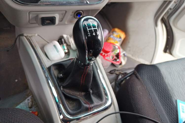 Used Jinbei New Hiace X30L 2023 1.5L Wealth Edition Van 2/5 Seats Non-Air-Conditioned Version SWC15M Gear Lever