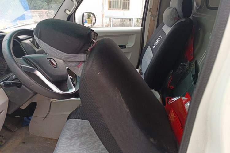 Used Jinbei New Hiace X30L 2023 1.5L Wealth Edition Van 2/5 Seats Non-Air-Conditioned Version SWC15M Left Rear Seat