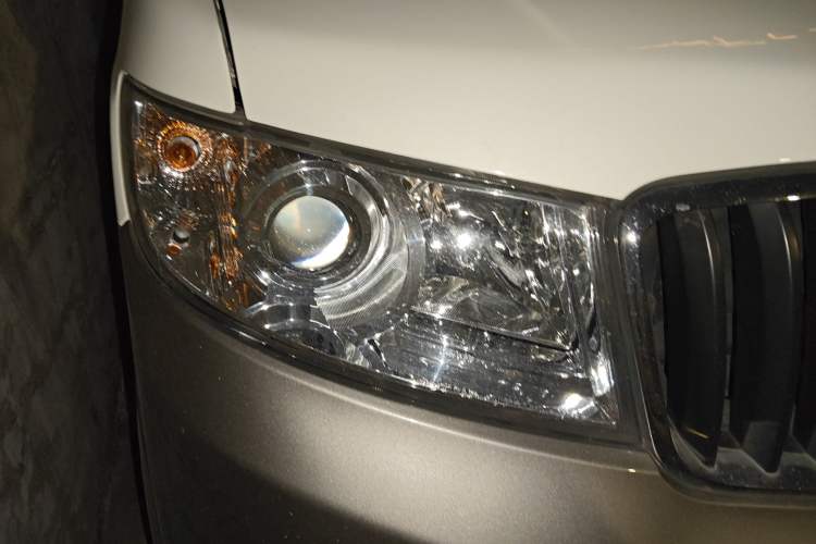 Used Jinbei New Hiace X30L 2023 1.5L Wealth Edition Van 2/5-Seater Air-Conditioned Model SWC15M Right Front Headlight