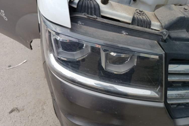 Used Jinbei New Hiace X30L 2023 1.5L Wealth Edition Van 2/5 Seats Non-Air-Conditioned Version SWC15M Right Front Headlight