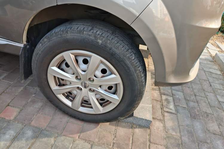 Used Jinbei New Hiace X30L 2023 1.5L Wealth Edition Passenger Van 5/6/7-Seater Central Air Conditioning Version SWC15M Right Front Wheel Hub